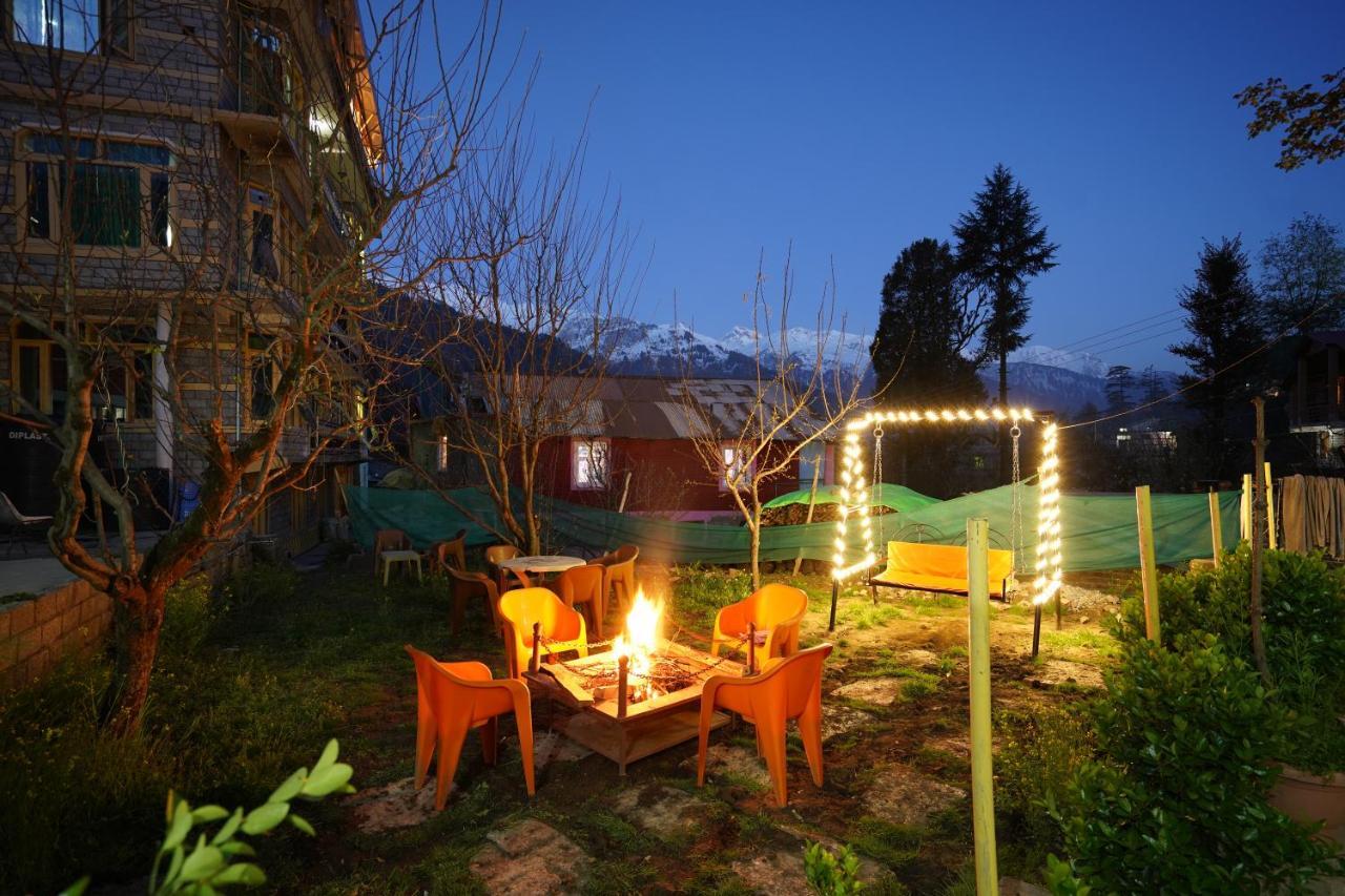 Woods Villa- A Luxury Mountains View Cottages Manāli Екстериор снимка