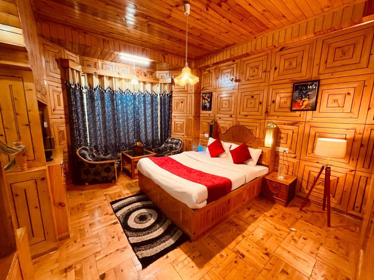 Woods Villa- A Luxury Mountains View Cottages Manāli Екстериор снимка