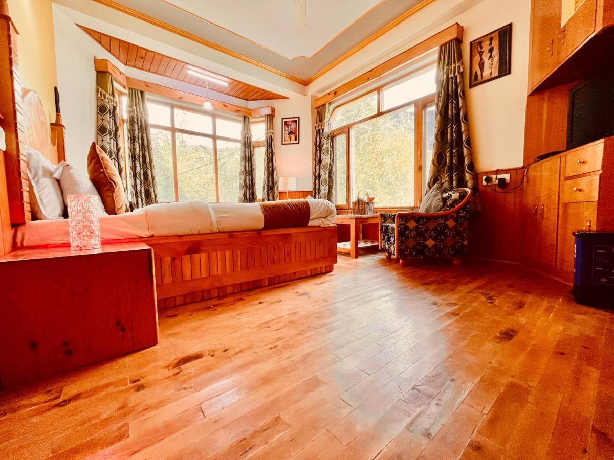 Woods Villa- A Luxury Mountains View Cottages Manāli Екстериор снимка