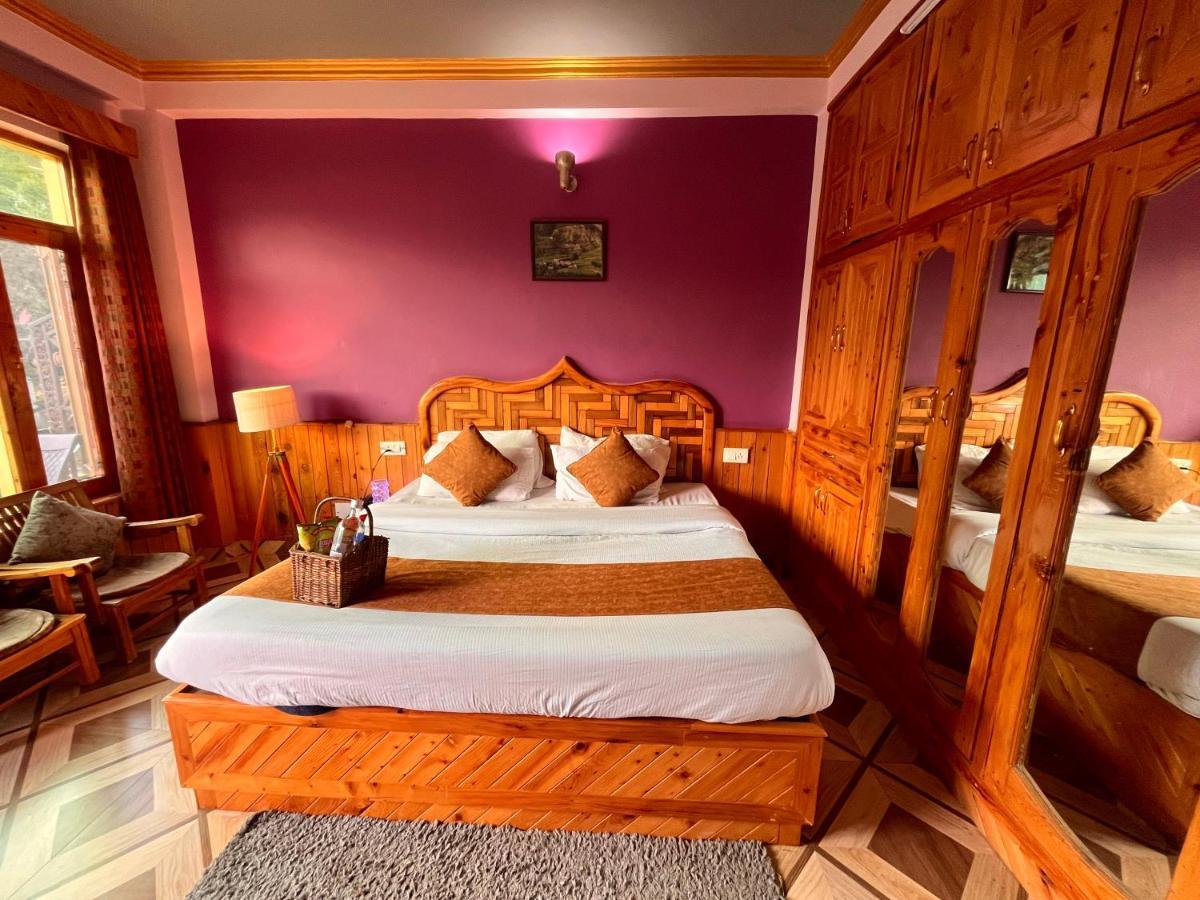 Woods Villa- A Luxury Mountains View Cottages Manāli Екстериор снимка