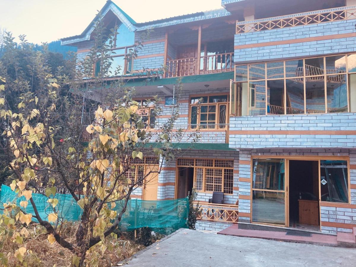 Woods Villa- A Luxury Mountains View Cottages Manāli Екстериор снимка