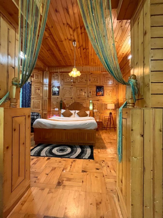 Woods Villa- A Luxury Mountains View Cottages Manāli Екстериор снимка