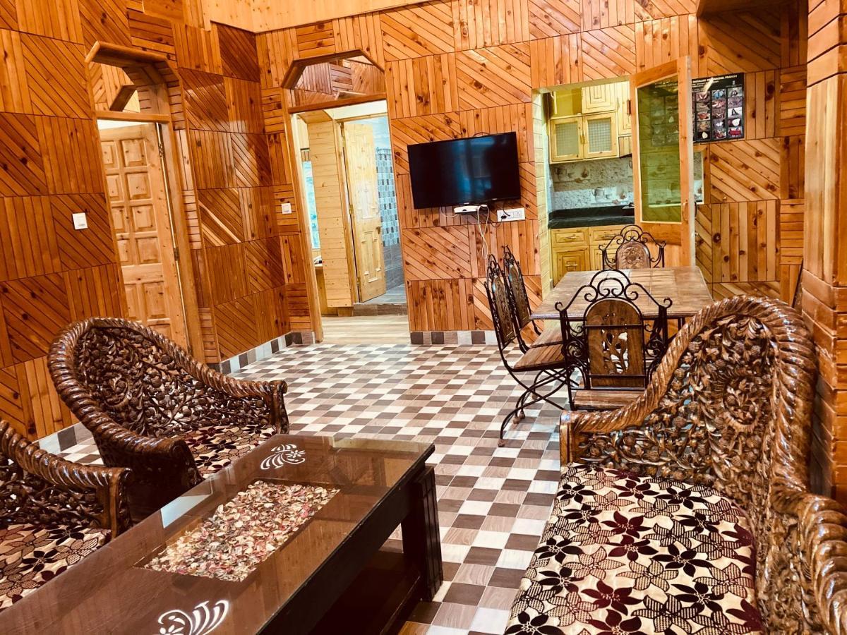 Woods Villa- A Luxury Mountains View Cottages Manāli Екстериор снимка