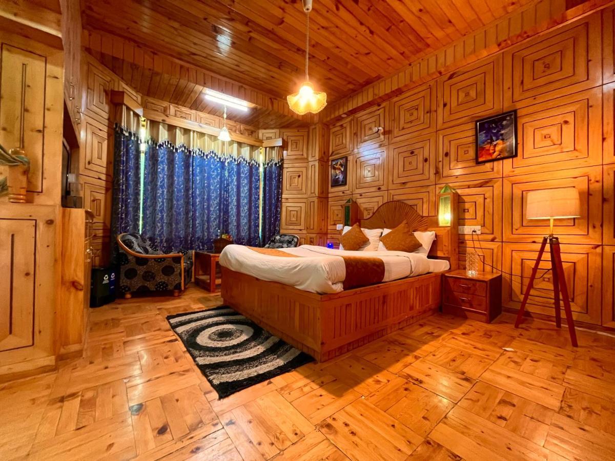 Woods Villa- A Luxury Mountains View Cottages Manāli Екстериор снимка