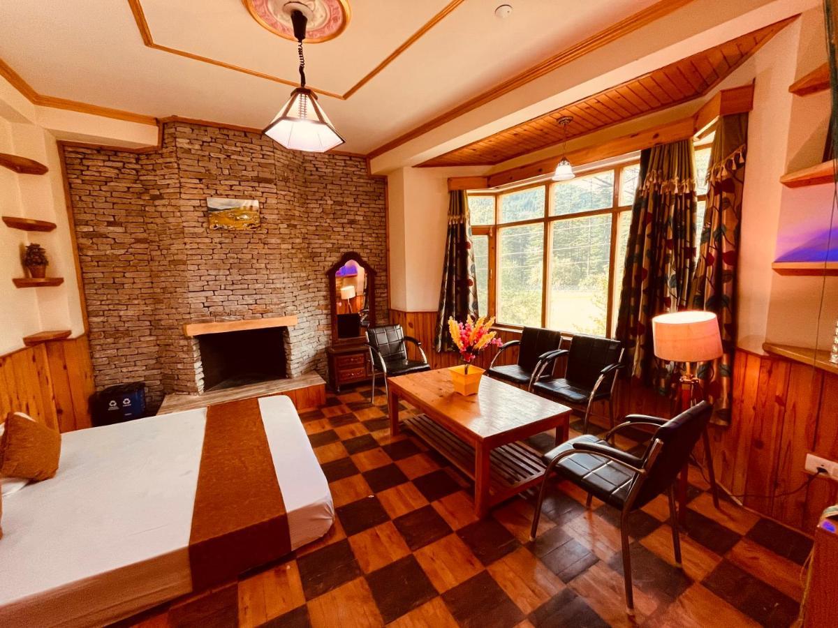 Woods Villa- A Luxury Mountains View Cottages Manāli Екстериор снимка