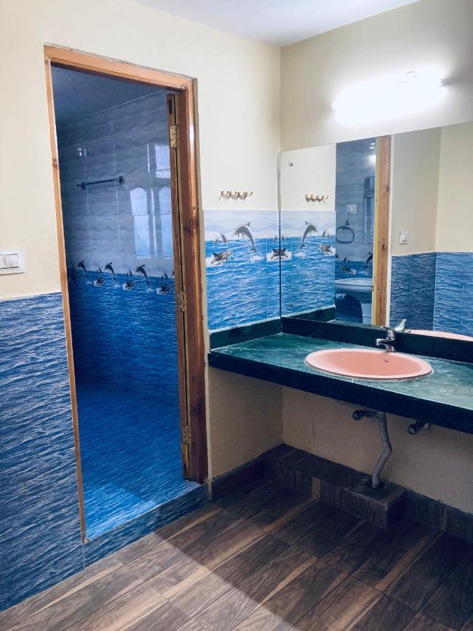 Woods Villa- A Luxury Mountains View Cottages Manāli Екстериор снимка
