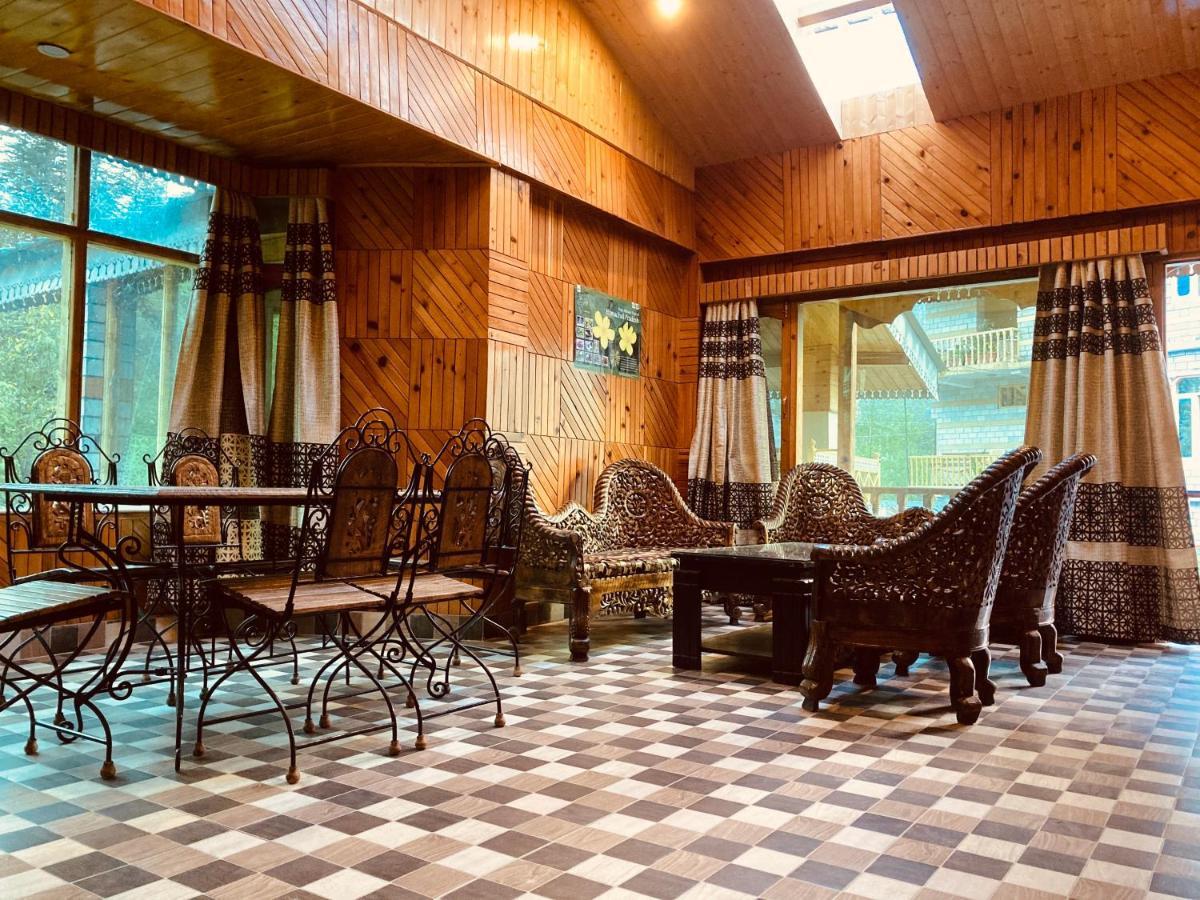 Woods Villa- A Luxury Mountains View Cottages Manāli Екстериор снимка